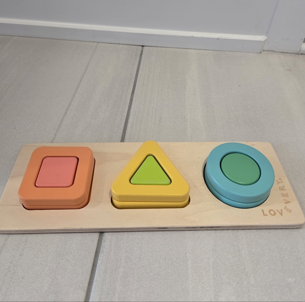 LOVEVERY- Geo Shapes Puzzle- Like New